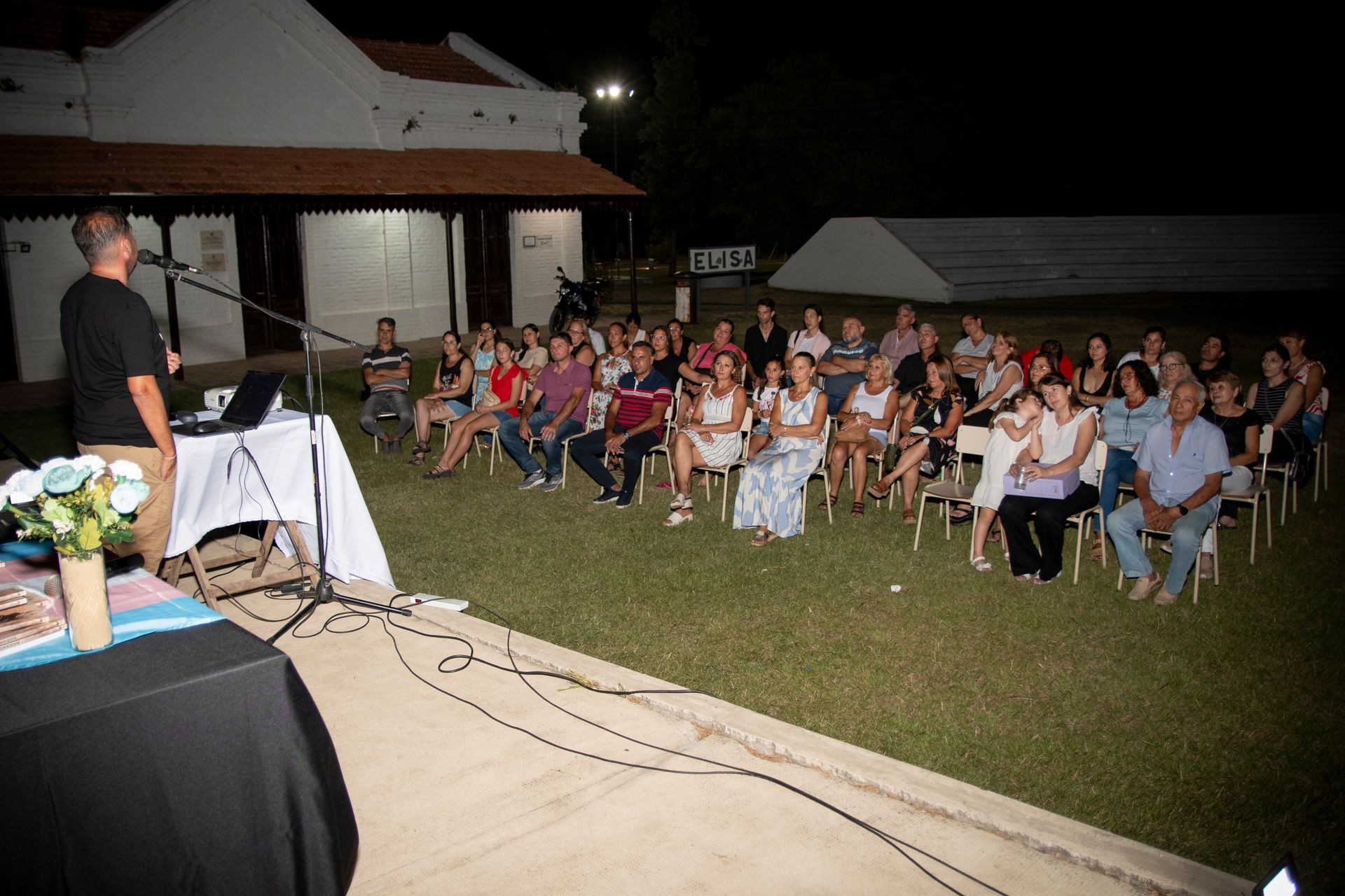 "Conferencias y Presentaciones: Inspiración y Transformación con Un hombre nuevo"